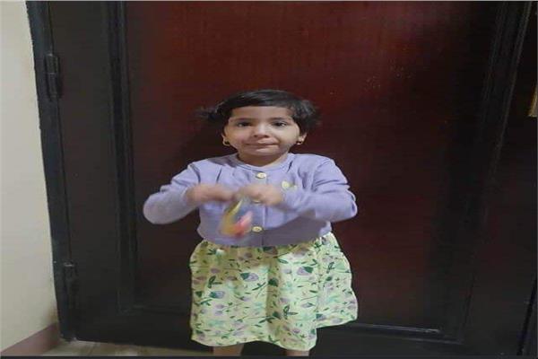 الطفلة