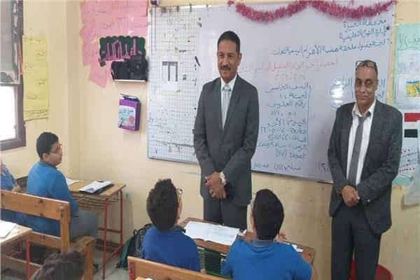 مدير تعليم الجيزة فى جولة تفقدية لسير امتحانات لجان الهرم والعمرانية