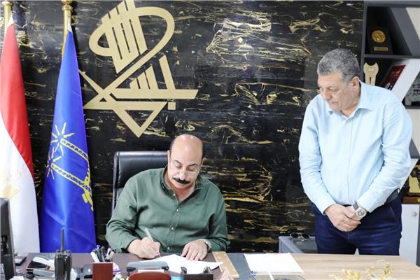 اللواء أشرف عطية محافظ أسوان