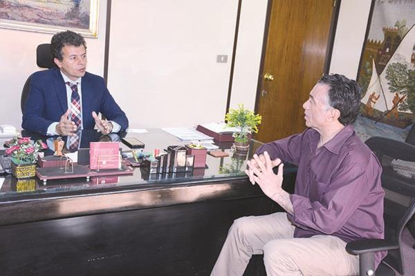 د.هانى أبو الحسن خلال حواره مع «الأخبار»