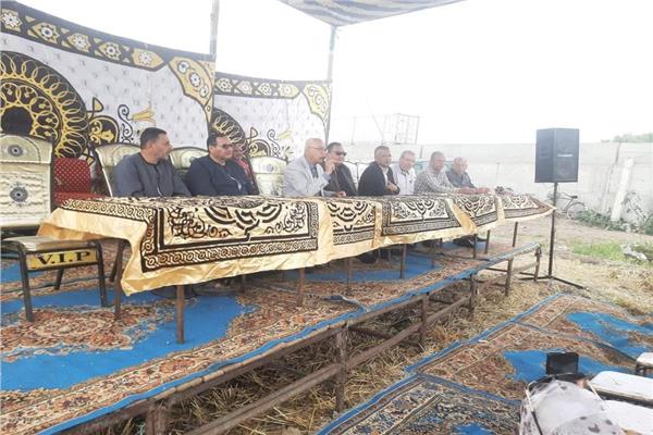 صورة موضوعية للقاء 