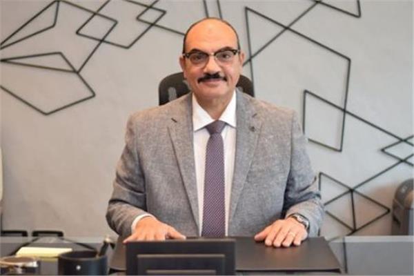 الدكتور رضا فرحات أستاذ العلوم السياسية