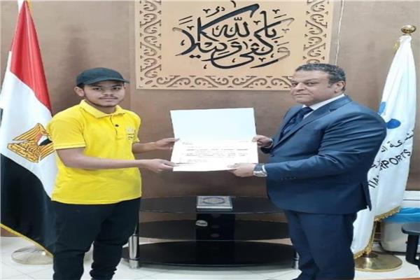 أثناء تكريم العامل 