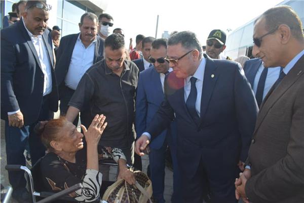 اللواء عمرو حنفي محافظ البحر الأحمر يستقبل الوافدين