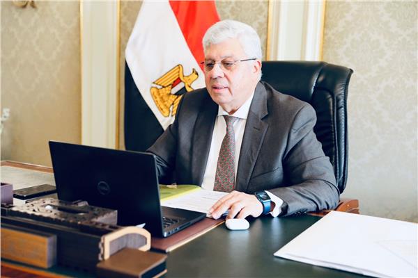أيمن عاشور