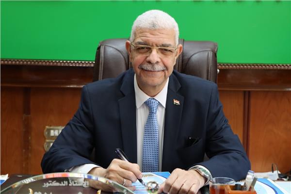  الدكتور أحمد فرج  القاصد  