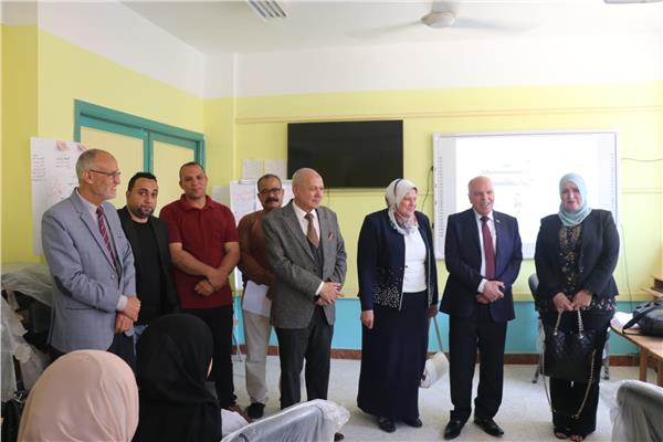 نقيب المعلمين يتفقد مركز تدريب المعلمين