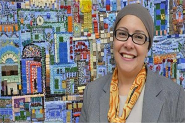 د. صفية القباني نقيب الفنانين التشكيليين