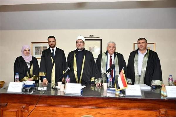 وزير الأوقاف الدكتور محمد مختار جمعة وأعضاء لجنة المناقشة