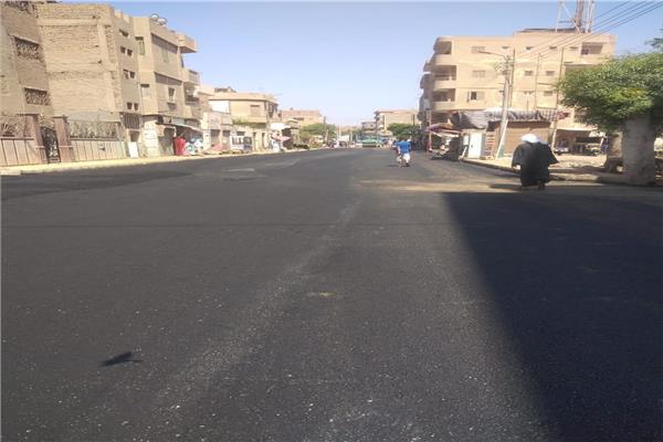 بدء أعمال رصف شارع الجلاء بمركز مطاي بالمنيا