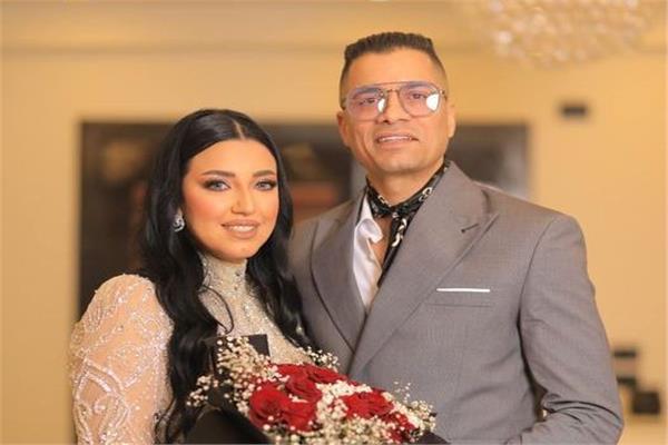   حسن شاكوش وزوجته