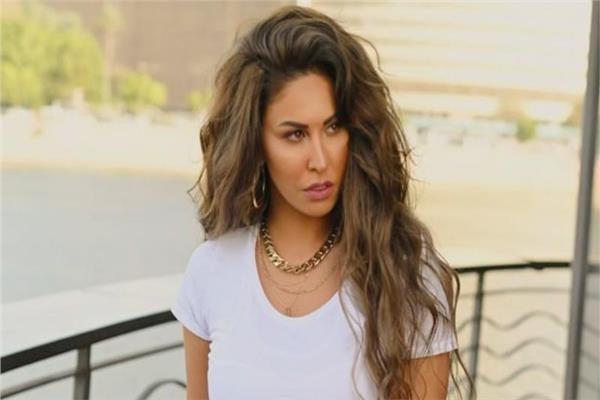 الفنانة مي سليم
