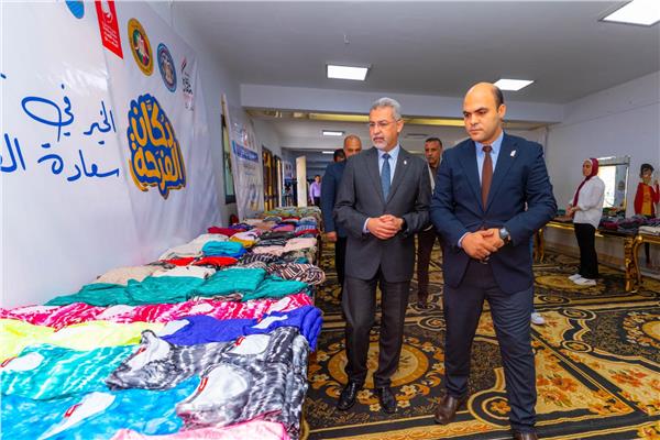  معرض الملابس الجديدة 