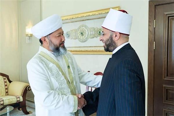 الدكتور نوريزباي تغانولي مفتي كازاخستان خلال استقباله الدكتور أسامة الأزهري