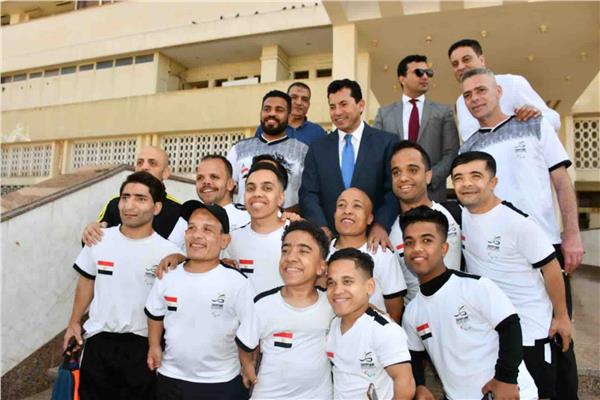  فريق منتخب قصار القامة