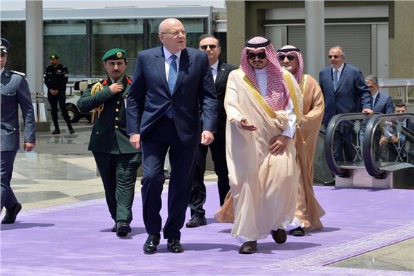 رئيس الوزراء اللبناني يصل جدة