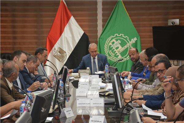 محافظ القليوبية يترأس مجلس إدارة المناطق الصناعية