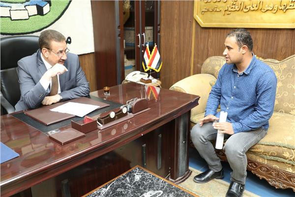 اللواء إبراهيم أبو ليمون محافظ المنوفية خلال سلسلة لقاءات يومية بالمواطنين