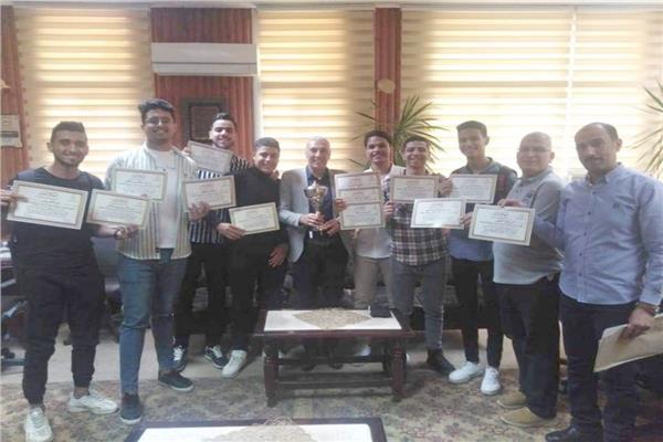 عميد اداب المنوفية  يكرم عشيرة الجوالة لفوزها بالمركز الاول على مستوى الجامعة 