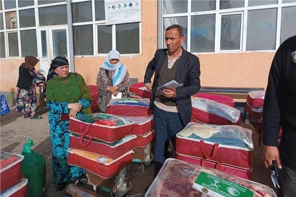 مركز الملك سلمان للإغاثة يوزع مساعدات اغاثية