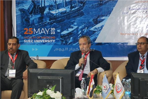 رئيس جامعة السويس خلال كلمته