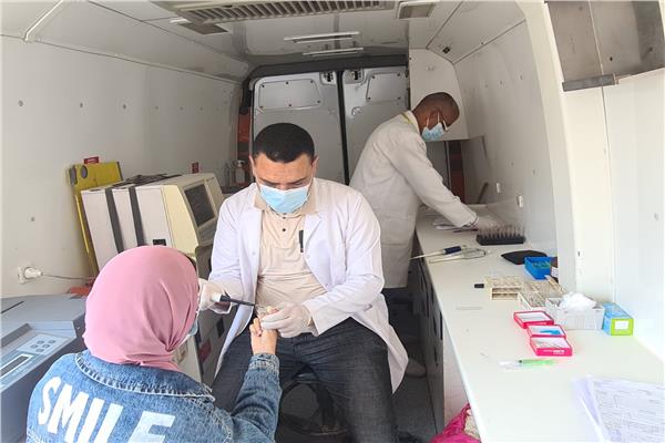 الكشف على1716 مواطن خلال قافلة طبية مجانية بقرية منشأة مهنا بالبحيرة