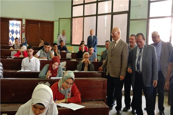 جولة رئيس جامعة بنها 
