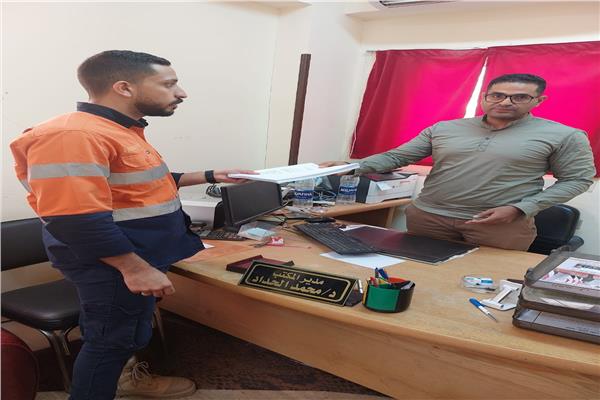 تسليم عقود عمل لذوى الهمم بالبحر الأحمر 