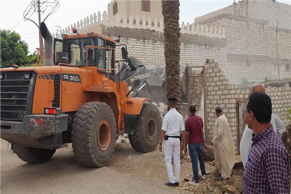 إزالة 9 حالات تعدى بمركز المنيا وحالات متغيرات مكانية بمركز مغاغة