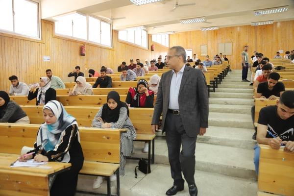جولات تفقدية في اليوم الثاني لامتحانات نهاية العام بجامعة جنوب الوادي
