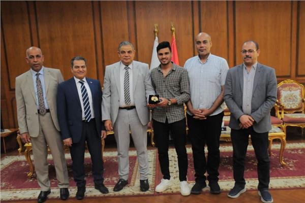 جانب من تكريم الطالب الفائز مسابقة هواوى
