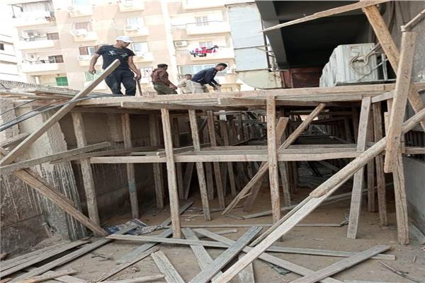  ازالة مخالفات بناء بشارع ٩