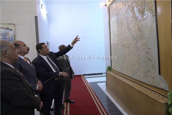 محافظ أسوان يتفقد مركز بحوث الزلازل الإقليمى