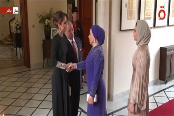 السيدة انتصار السيسي خلال لقائها ملك الأردن وقرينته