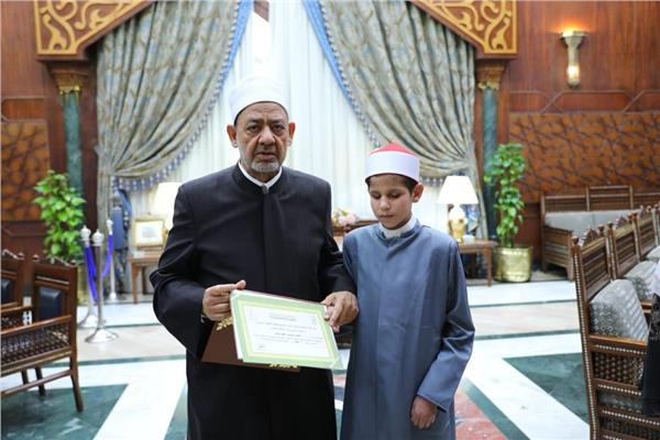 الإمام الأكبر يكرم أوائل مسابقة الأزهر السنوية لحفظ القرآن الكريم