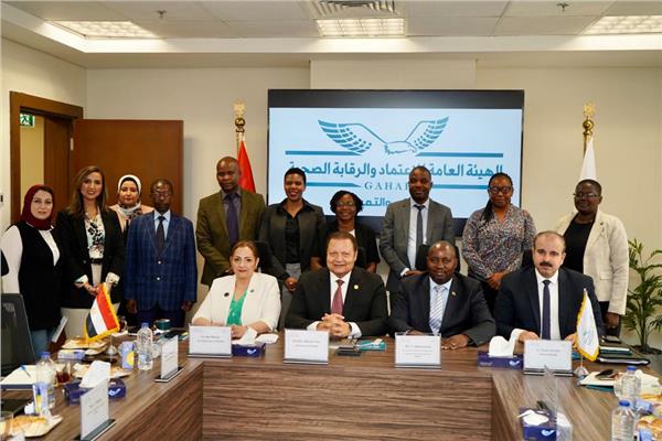  وفد زيمبابوي في زيارة لمقر هيئة الاعتماد والرقابة الصحية 
