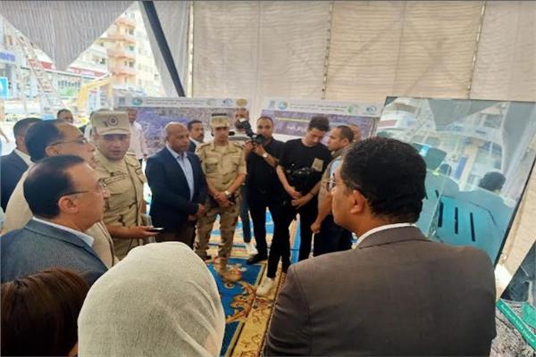 رئيس الوزراء يستمع لشرح عن استراتيجية إدارة مياه الأمطار 