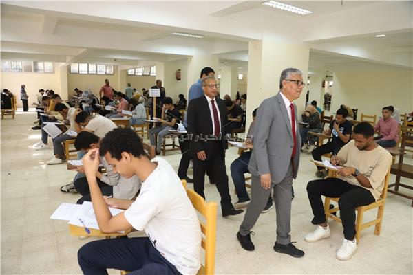 توفير التهوية ومبردات المياه بلجان امتحانات كليات الجامعة