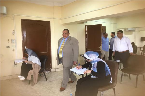 الدكتور حمدي محمد حسين، رئيس جامعة الأقصر