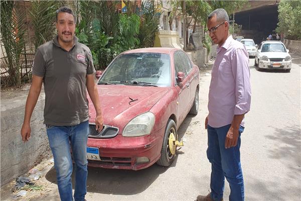 رئيس وحدة بشتيل يشرف على كلبشة السيارات المتعدية