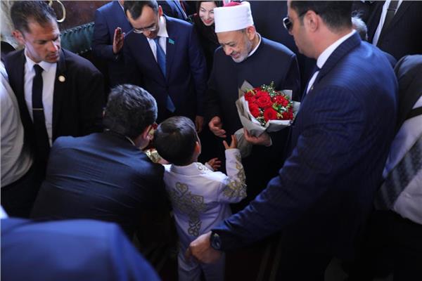 الإمام الأكبر ورئيس مجلس الشيوخ الكازاخي