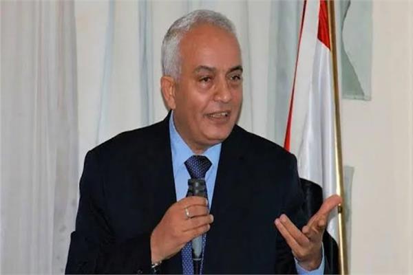 الدكتور رضا حجازي وزير التربية 