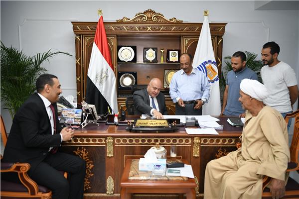 جانب من لقاء المحافظ مع المواطنين