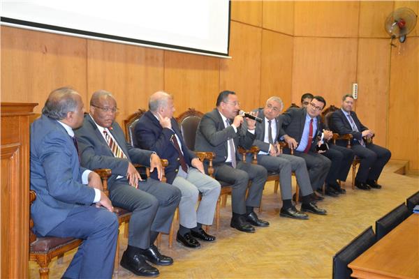 وفد من جامعة لويفل الأمريكية