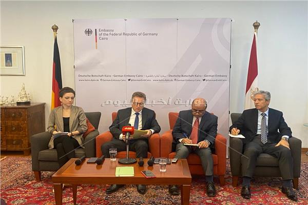 جانب من المؤتمر الصحفي للسفير الألماني فرانك هارتمان