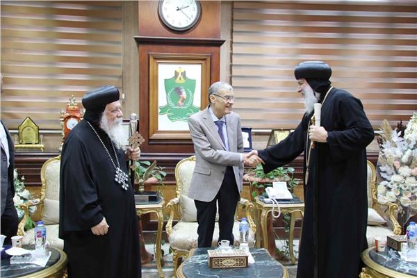 محافظ المنيا يستقبل وفداً كنسياً للتهنئة بإستئناف مهام عمله
