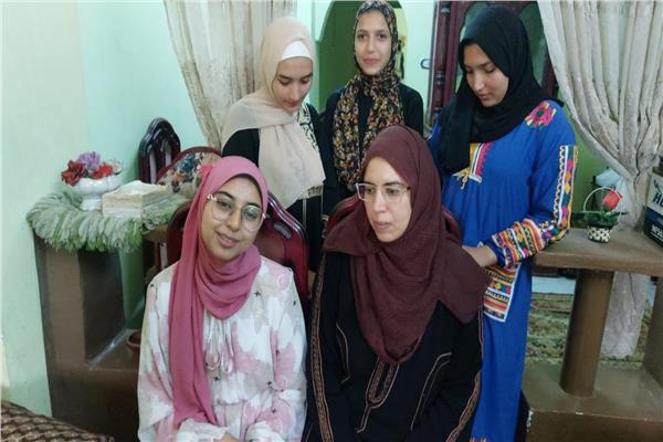 الطالبة منه محمود قطيط الثانية في الشهادة الإعدادية 