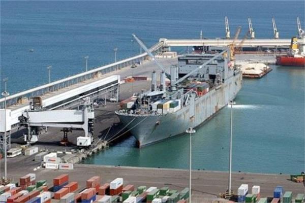 العاصفة الترابية تُغلق مينائي بورتوفيق والزيتيات بالسويس