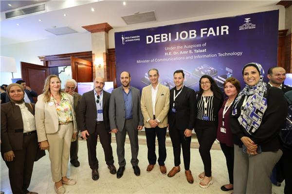 وزير الاتصالات خلال ملتقى توظيف لخريجي مبادرة بُناة مصر الرقمية