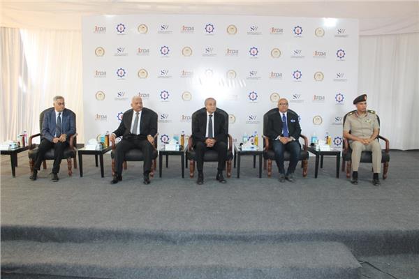 وزير التموين خلال اللقاء